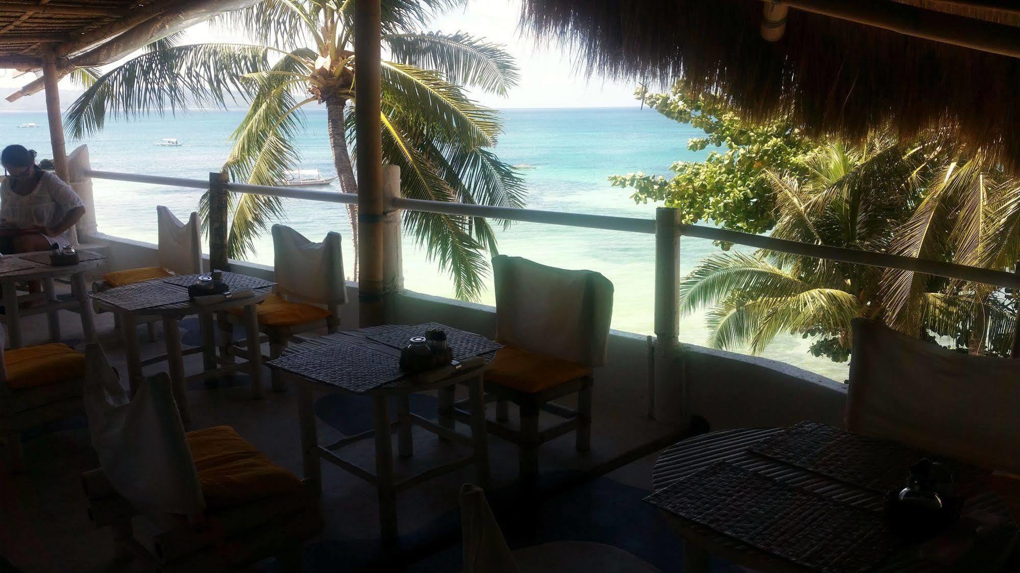 Artista Beach Villa Balabag  Esterno foto