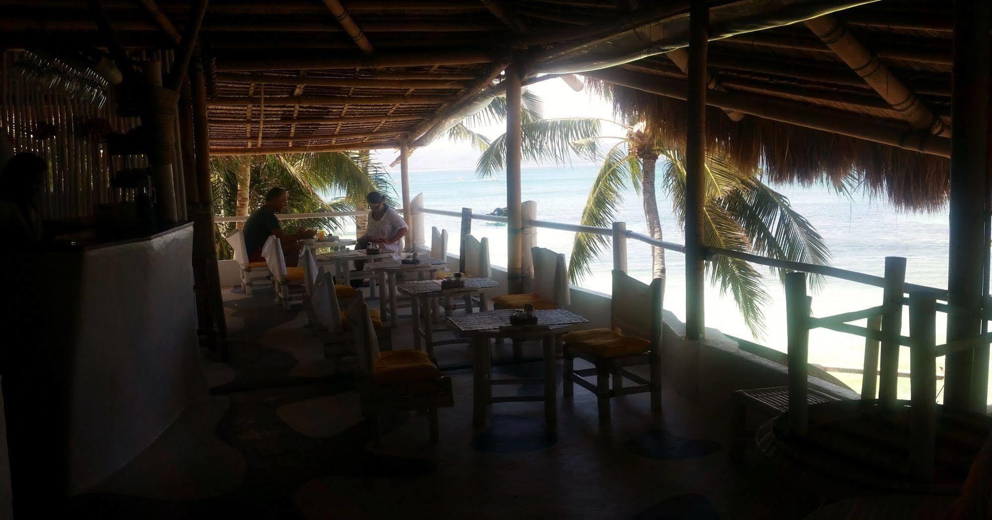 Artista Beach Villa Balabag  Esterno foto