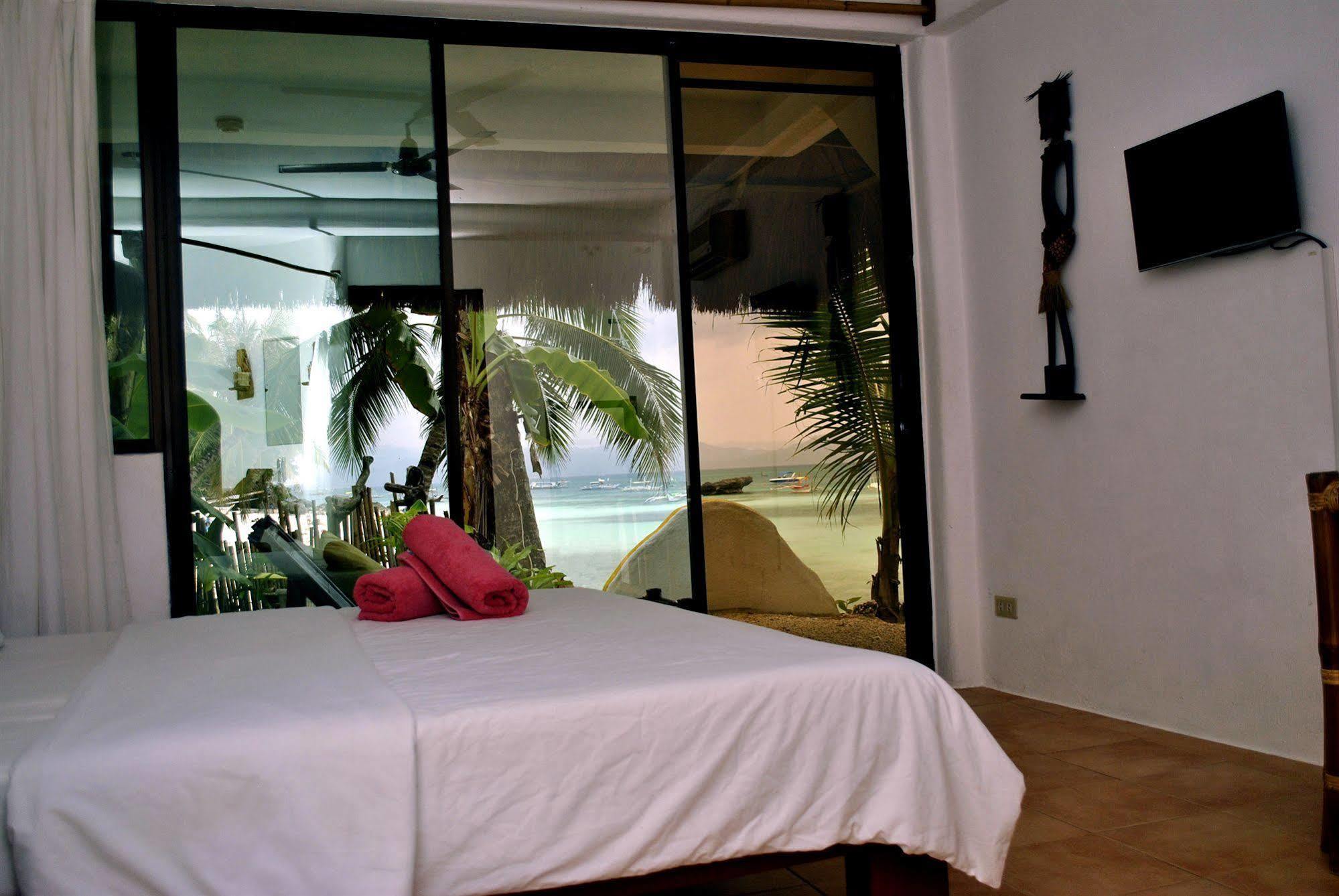 Artista Beach Villa Balabag  Esterno foto